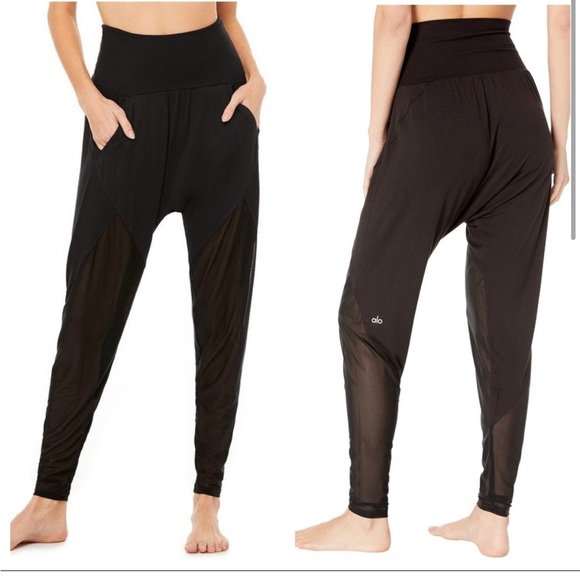 • Alo Yoga • Women’s Axis Harem Pants Light weight
Mesh detail Black Large - Picture 3 of 5